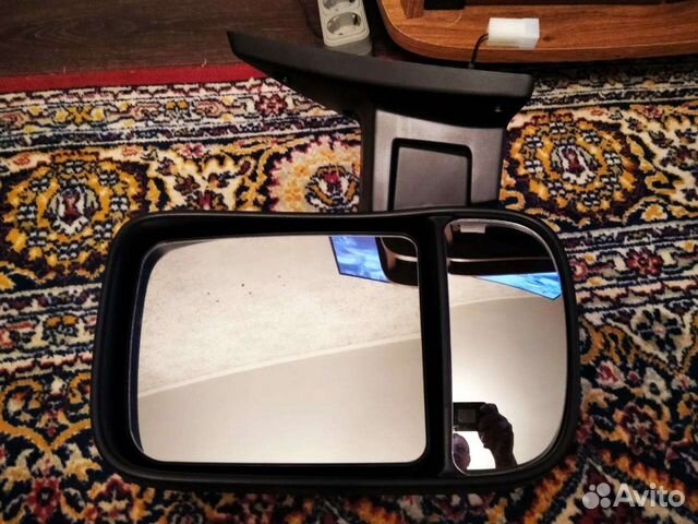 Боковое зеркало