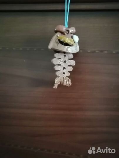 Глинянный колокольчик в виде острова рыбки