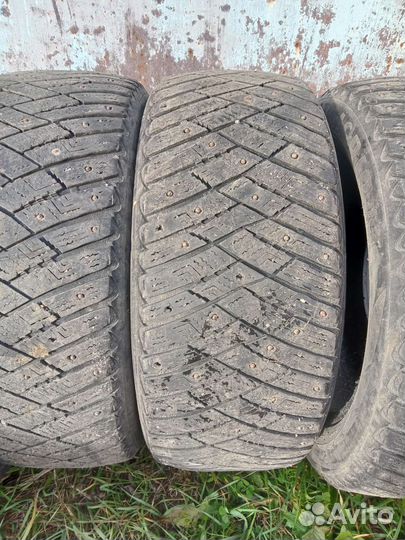 Goodyear UltraGrip 215/55 R16 97M