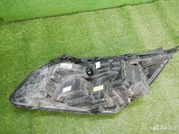 Фара правая Kia Sorento/Sorento Prime