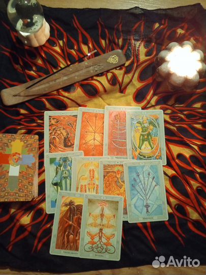 Гадание расклад на картах Таро, уборка на кладбище