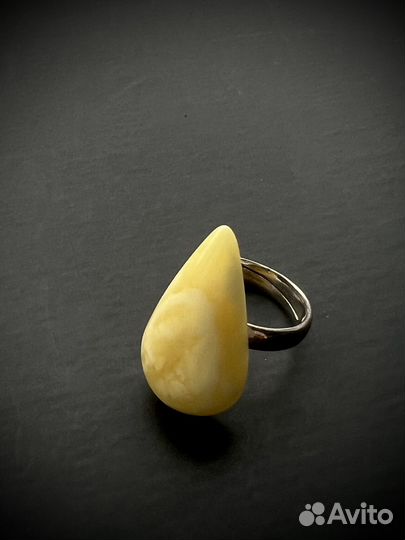 Кольцо с янтарем