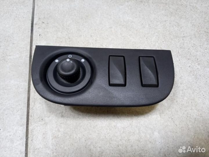 Блок управления зеркалами Renault Sandero 2 5S
