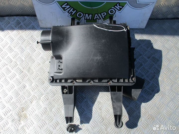 Корпус воздушного фильтра Volkswagen Crafter 2.0