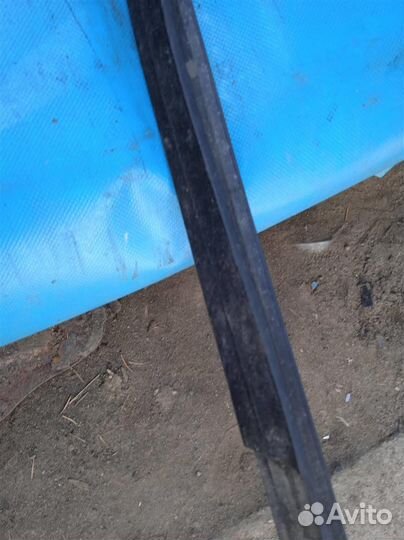 Накладка стекла задней правой двери хром 1680018