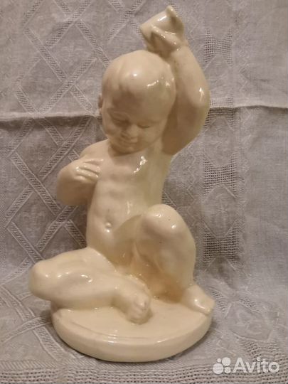 Статуэтка фарфоровая.Старая Гжель