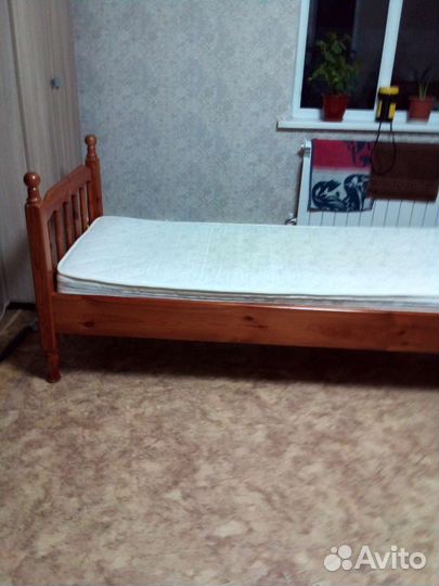 Кровать деревянная с матрасом 80 200