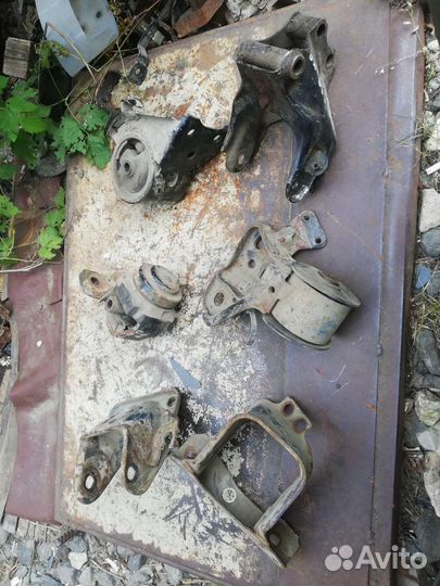 Подушка двигателя кронштейн кпп Maздa 626 GE 91-97