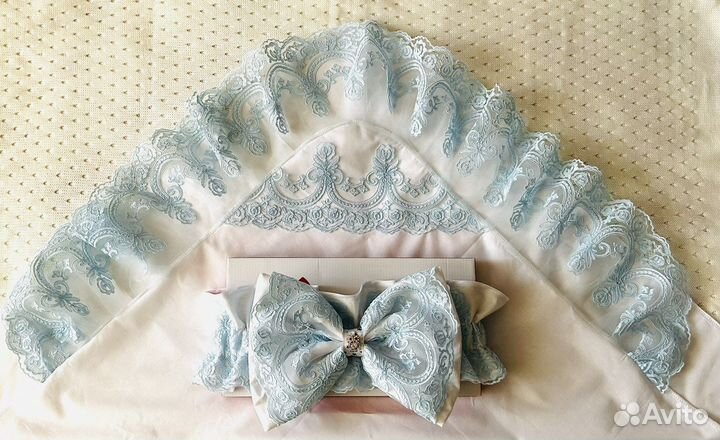 Уголок с бантом на выписку