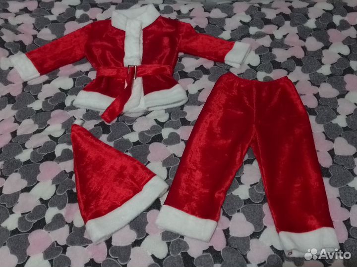 Костюмы часов и Санты на прокат