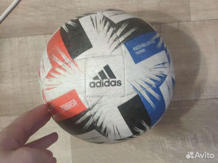 Футбольный мяч adidas telstar