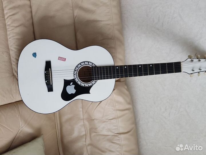 Акустическая гитара