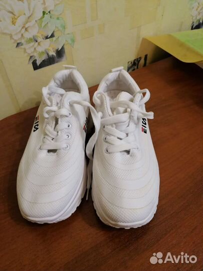 Кроссовки женские 37 размер белые