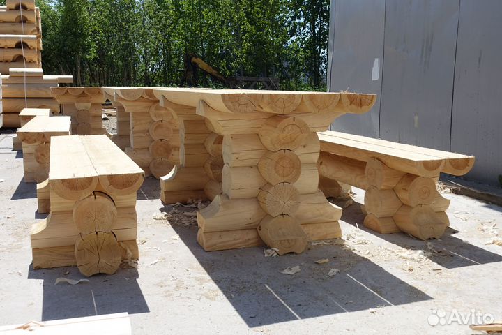 Сруб стола с лавками из бревна на дачу