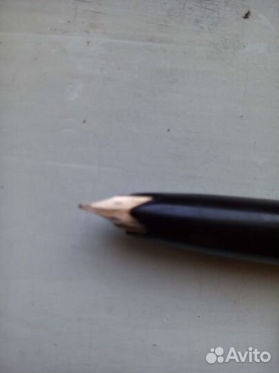 Ручка с золотым пером 