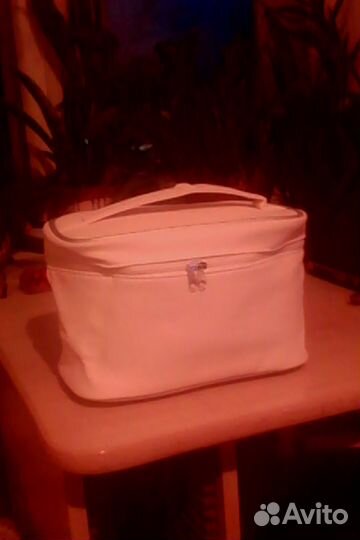Косметичка большая с зеркалом новая