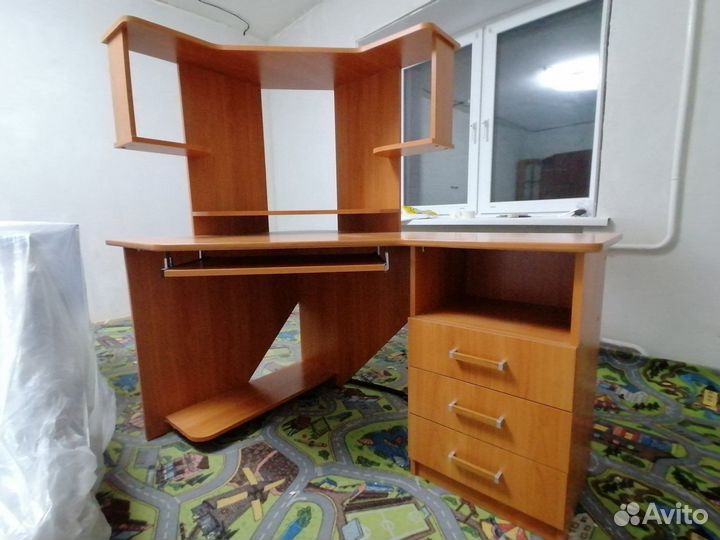 Компьютерный стол