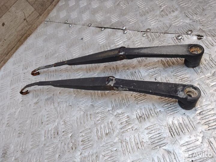 Поводок стеклоотчистителя Mitsubishi Pajero V25W