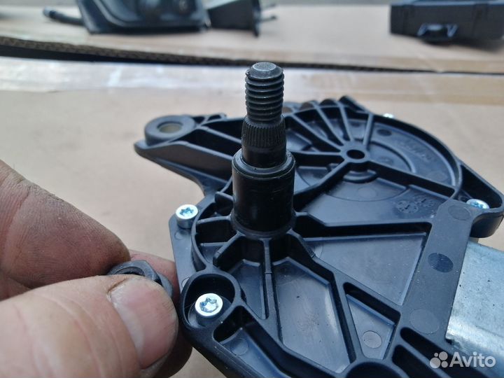 Мотор заднего стеклоочистителя Range Rover Sport 2