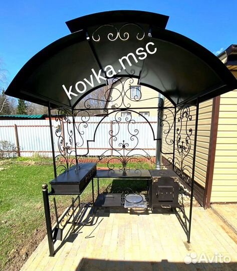 Мангал с крышей