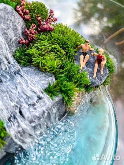 Моссариум мини, с водопадом и людьми