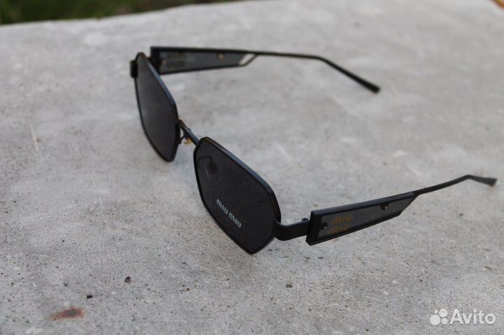 Солнцезащитные очки MIU MIU