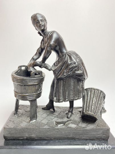 Бронзовая статуэтка 