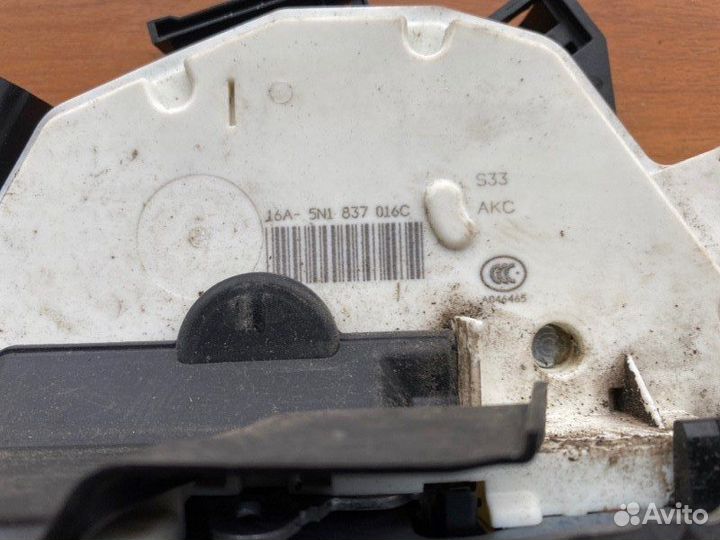 Замок двери передний правый Vw Tiguan cavd 2012