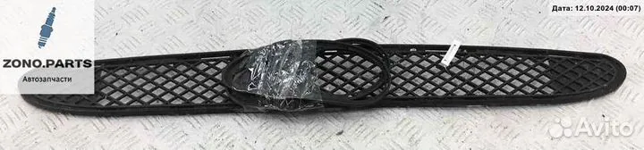 Решетка (заглушка) в бампер A2038852623 на Mercedes W203 (C)
