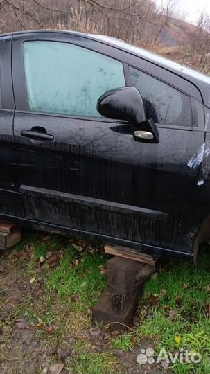 Дверь передняя правая Peugeot 308