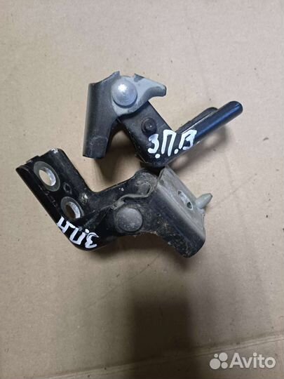 Петля двери Peugeot 301