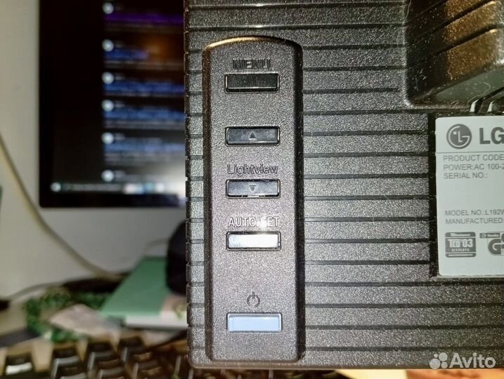 Монитор LG Flatron L92WS