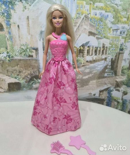 Лот одежды, обуви и аксессуаров для кукол Барби