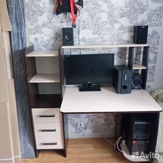 Компьютерный стол