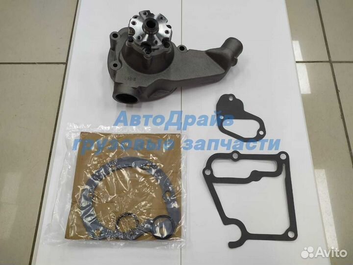 Помпа Мерседес 814 двигатель OM366