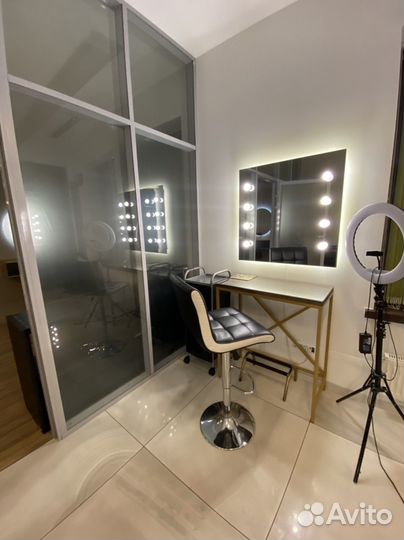 Рабочее место бровиста визажиста стилиста