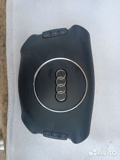 Подушка безопасности в руль 8P0880201E6PS