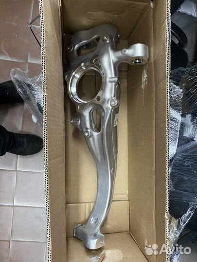 Кудак левый передний Volkswagen touareg 2019