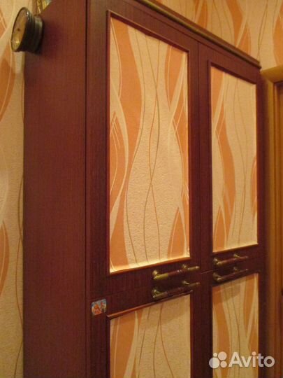 Шкаф двустворчатый