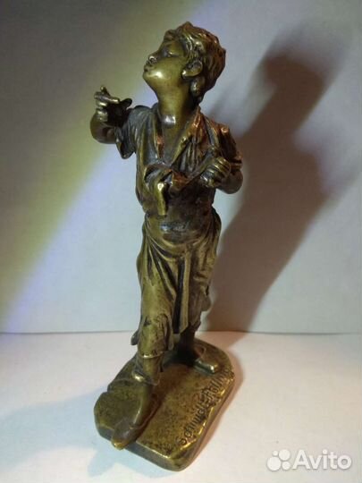 Статуэтка. Бронза