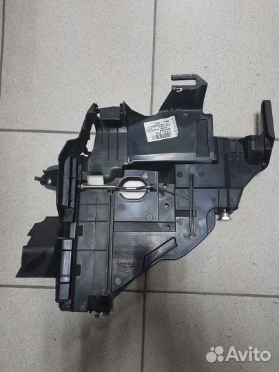 Кронштейн фары передний левый volkswagen touareg