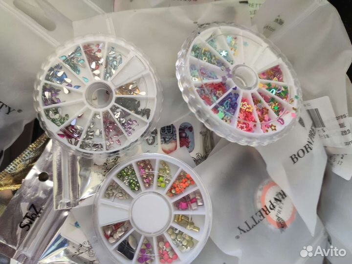 Наклейки, стразы, втирки