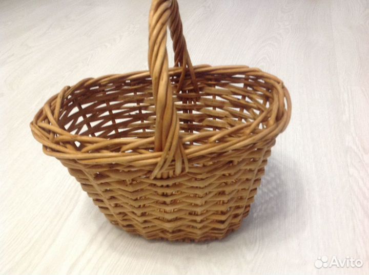 Корзинка плетёная из ивы