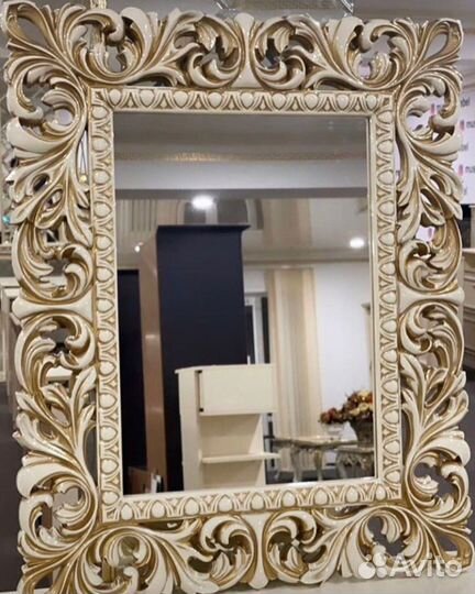 Туалетный столик с зеркалом