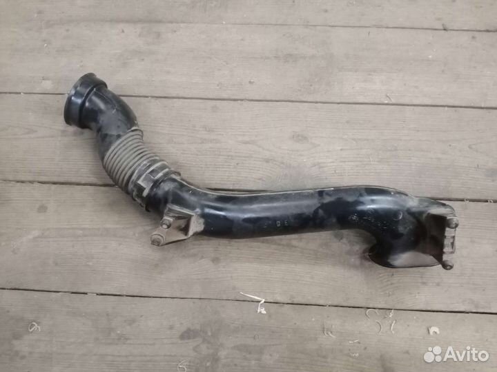 Воздухозаборник Opel Zafira B