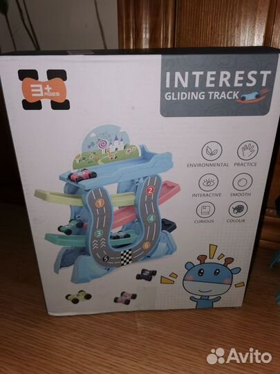 Трек с машинками, весёлые гонки