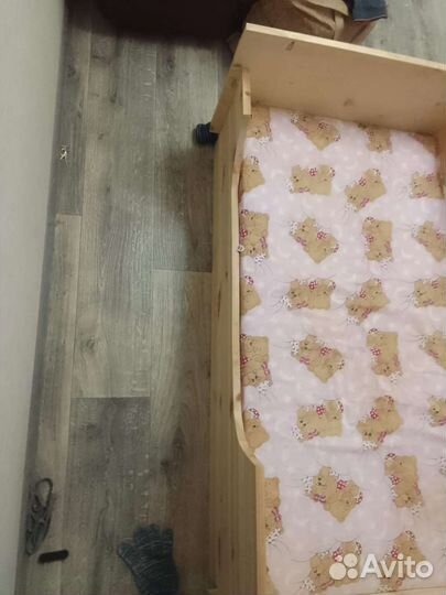 Продаётся детская кроватка, ручной работы)