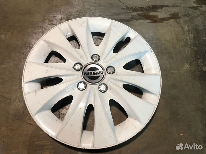 Колпак б/у R15 Storm белый