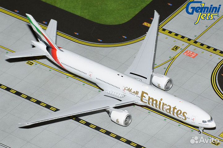 Модель самолета 1/400 Boeing 777-300ER Emirates