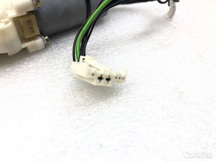 Моторчик стеклоподъемника передний левый